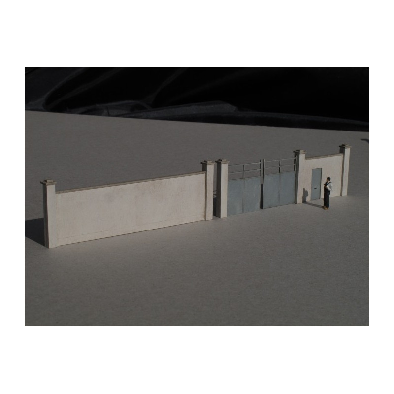 Murs d'enceinte en ciment avec portail - Echelle HO Cités Miniatures BV-005-4-HO