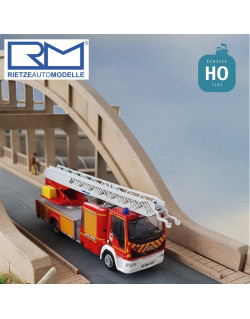 Camion de pompiers français Magirus DLK ´18 SDIS Vosges HO Rietze 68495-Maketis