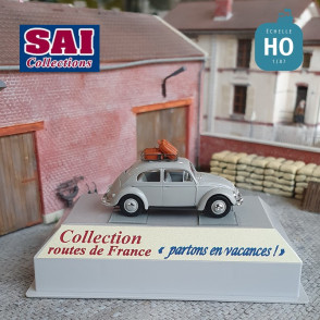VW Coccinelle grise avec galerie de toit et 2 valises HO SAI 1780 - Maketis