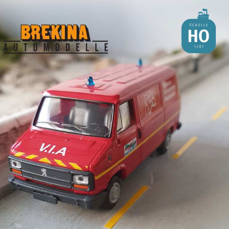 Peugeot J5 tôlé 1982 Véhicule de Pompiers HO Brekina 7177 - Maketis Peugeot J5 tôlé 1982 Véhicule de Pompiers HO Brekina 7177 - Maketis