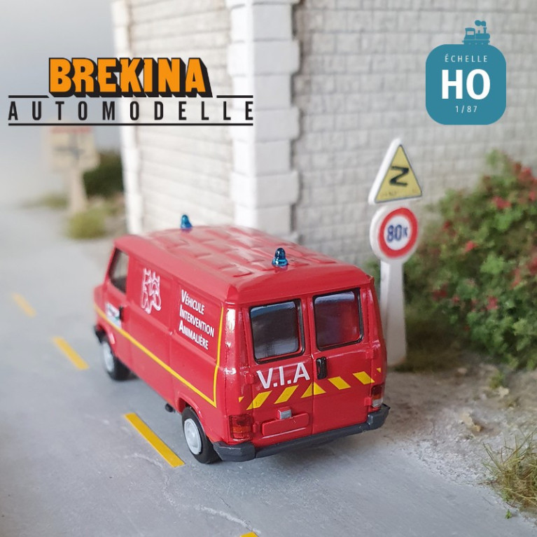 Peugeot J5 tôlé 1982 Véhicule de Pompiers HO Brekina 7177 - Maketis Peugeot J5 tôlé 1982 Véhicule de Pompiers HO Brekina 7177 - Maketis
