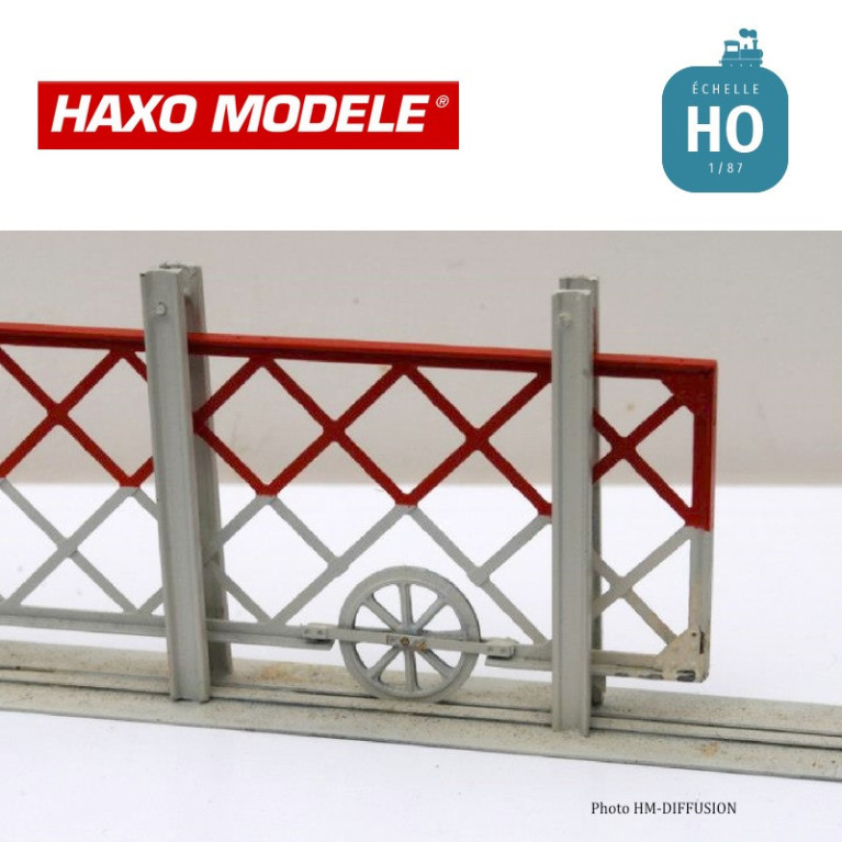 Barrières passage à niveau roulantes 5 m avec portillons + profilés 2 pcs HO Haxo Modèle HM45007  - Maketis