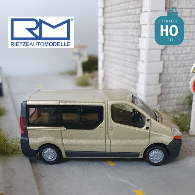 Renault Trafic Combi beige métallique HO Rietze 21370B-Maketis