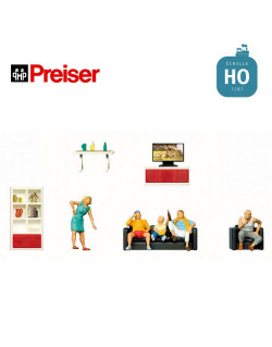Famille devant la télévision et mobilier HO Preiser 10649 - Maketis