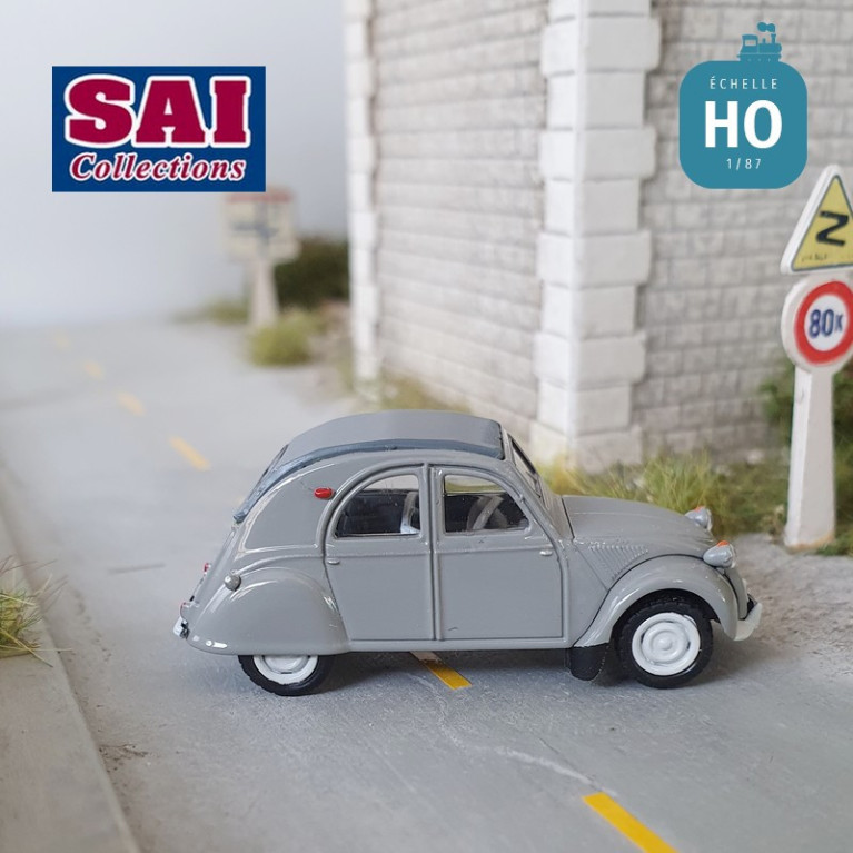 Citroën 2 CV AZLP 1958, grise, capote fermée gris et sièges bleu HO SAI 6000 - Maketis Citroën 2 CV AZLP 1958, grise, capote fermée gris et sièges bleu HO SAI 6000 - Maketis