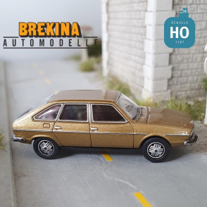 Renault 30 beige métallisé HO Brekina 7210 - Maketis