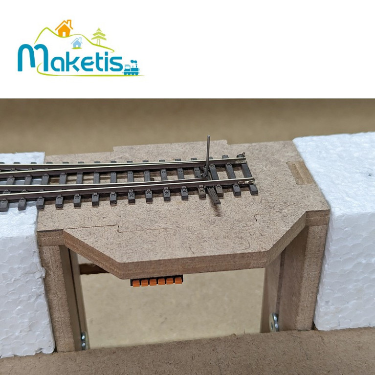 Support for switch motor with positive relief, straight single track, MOD20500 Support for switch motor with positive relief, straight single track, MOD20500