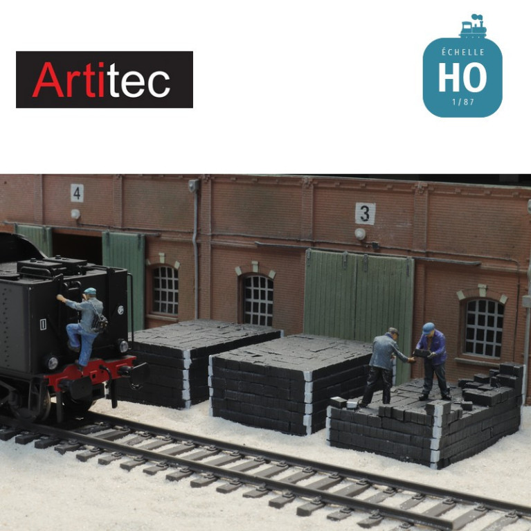 Cheminots SNCF chargeant des briquettes en kit HO Artitec 7875032 - Maketis