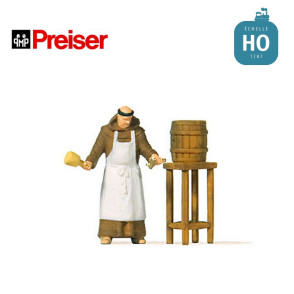 Medieval monk tapping a barrel HO Preiser 28218 - Maketis