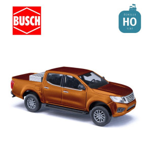 Pick-up Nissan Navara 2015 or métallisé avec caisse en aluminium HO Busch 53720