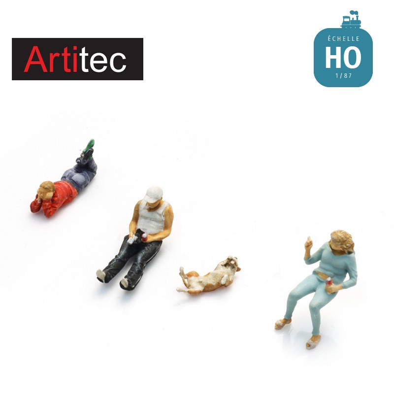 Famille flânant devant la télé 3 pcs HO Artitec 5870124 - Maketis