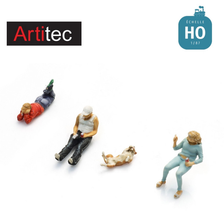 Famille flânant devant la télé 3 pcs HO Artitec 5870124 - Maketis