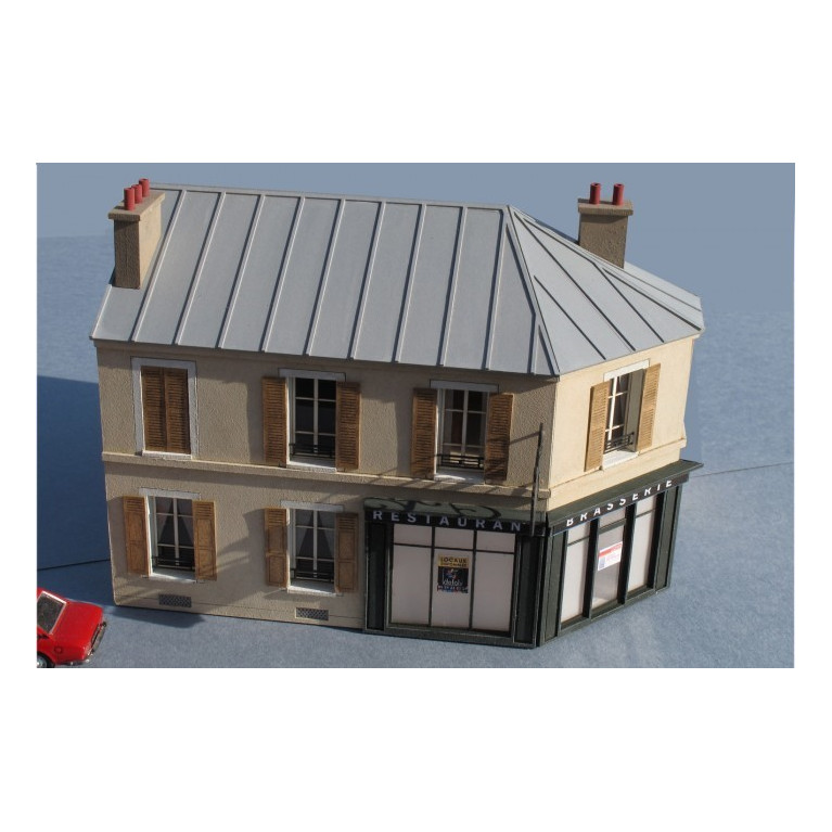 Maison de ville angle rue 1 étage Faible profondeur volets bois Ouverture boutique HO Maison de ville angle rue 1 étage Faible profondeur volets bois Ouverture boutique HO