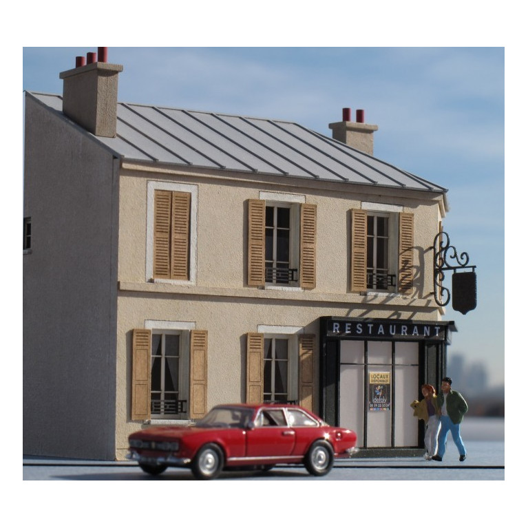 Maison de ville angle rue 1 étage Faible profondeur volets bois Ouverture boutique HO Maison de ville angle rue 1 étage Faible profondeur volets bois Ouverture boutique HO