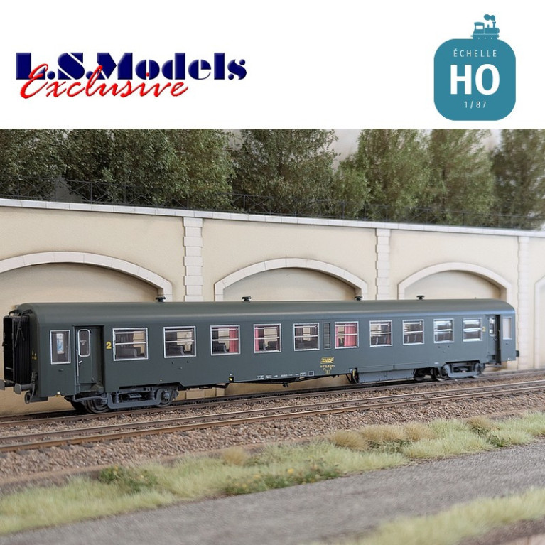 Coffret 2 voitures voyageur USI B10t U60 courtes vertes Logo encadré jaune SNCF Ep IVa HO LS Models MW40022 - Maketis
