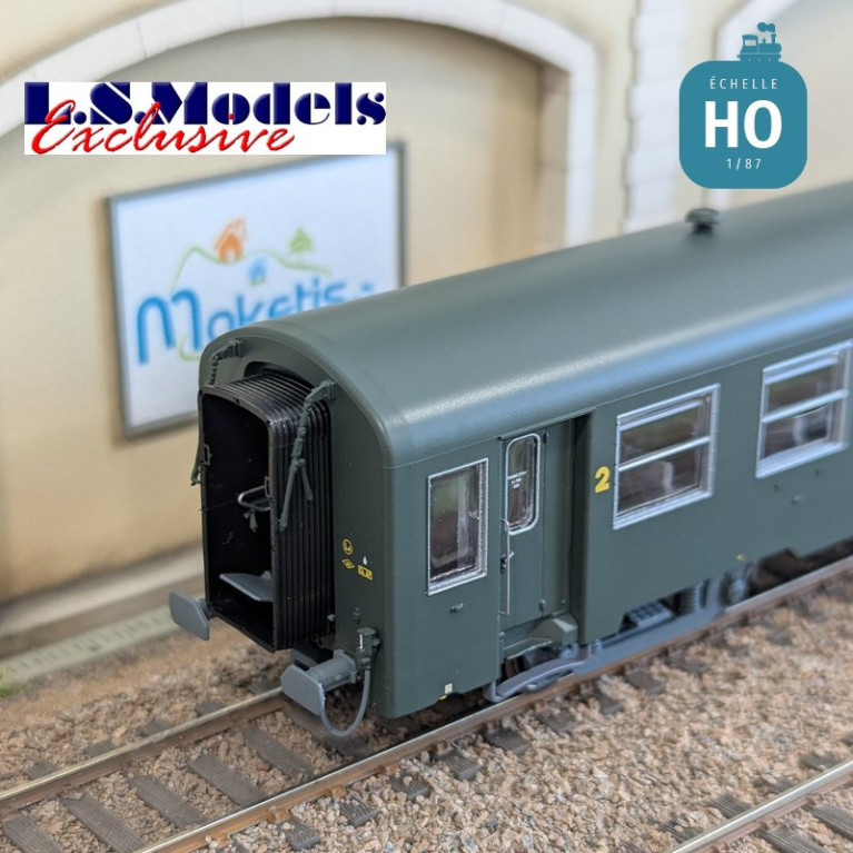 Coffret 2 voitures voyageur USI B10t U60 courtes vertes Logo encadré jaune SNCF Ep IVa HO LS Models MW40022 - Maketis