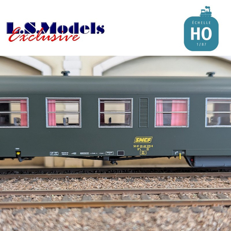 Coffret 2 voitures voyageur USI B10t U60 courtes vertes Logo encadré jaune SNCF Ep IVa HO LS Models MW40022 - Maketis