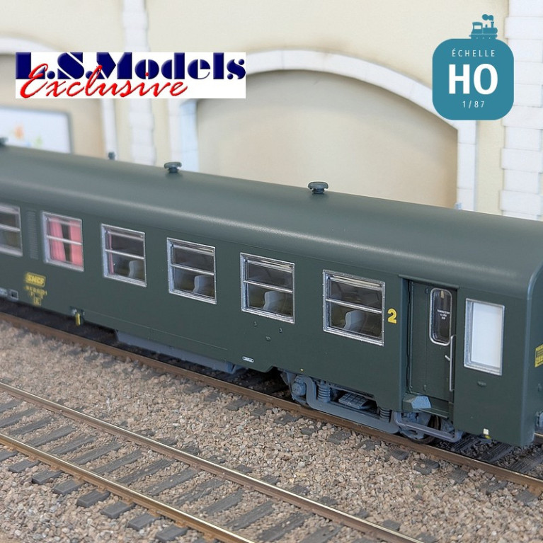 Coffret 2 voitures voyageur USI B10t U60 courtes vertes Logo encadré jaune SNCF Ep IVa HO LS Models MW40022 - Maketis