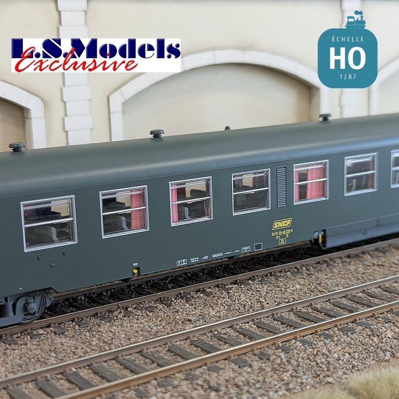Coffret 2 voitures voyageur USI B10t U60 courtes vertes Logo encadré jaune SNCF Ep IVa HO LS Models MW40022 - Maketis