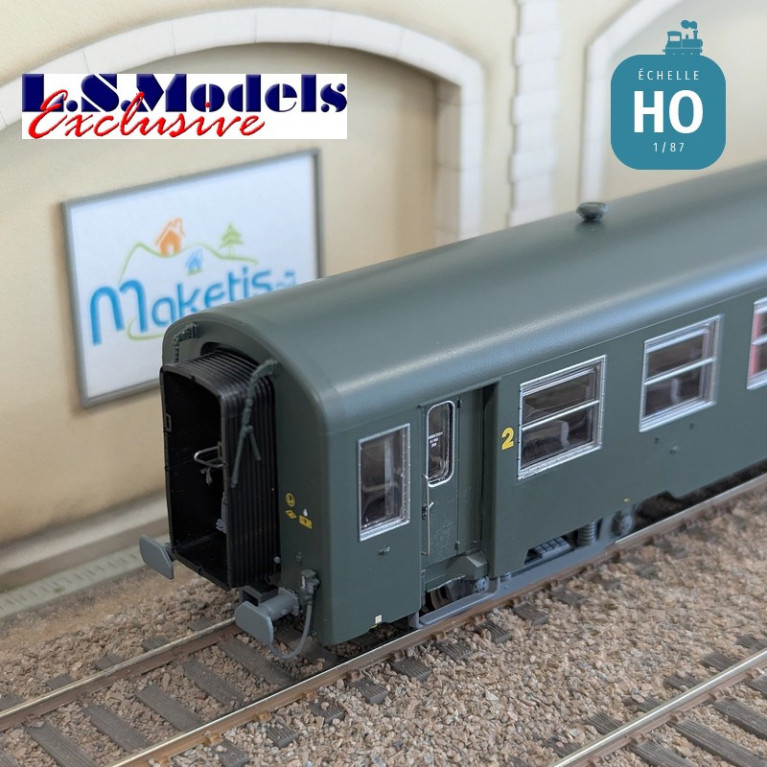 Coffret 2 voitures voyageur USI B10t U60 courtes vertes Logo encadré jaune SNCF Ep IVa HO LS Models MW40022 - Maketis