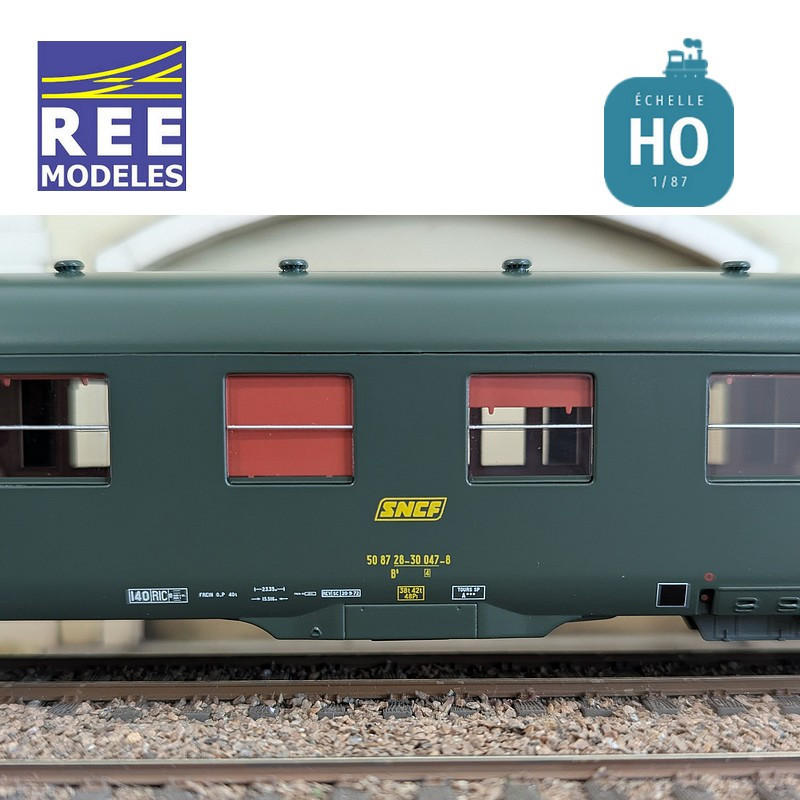 Voiture DEV AO Courte B8 ex-A8 U53 vert SNCF EP IV HO REE VB-395 - Maketis