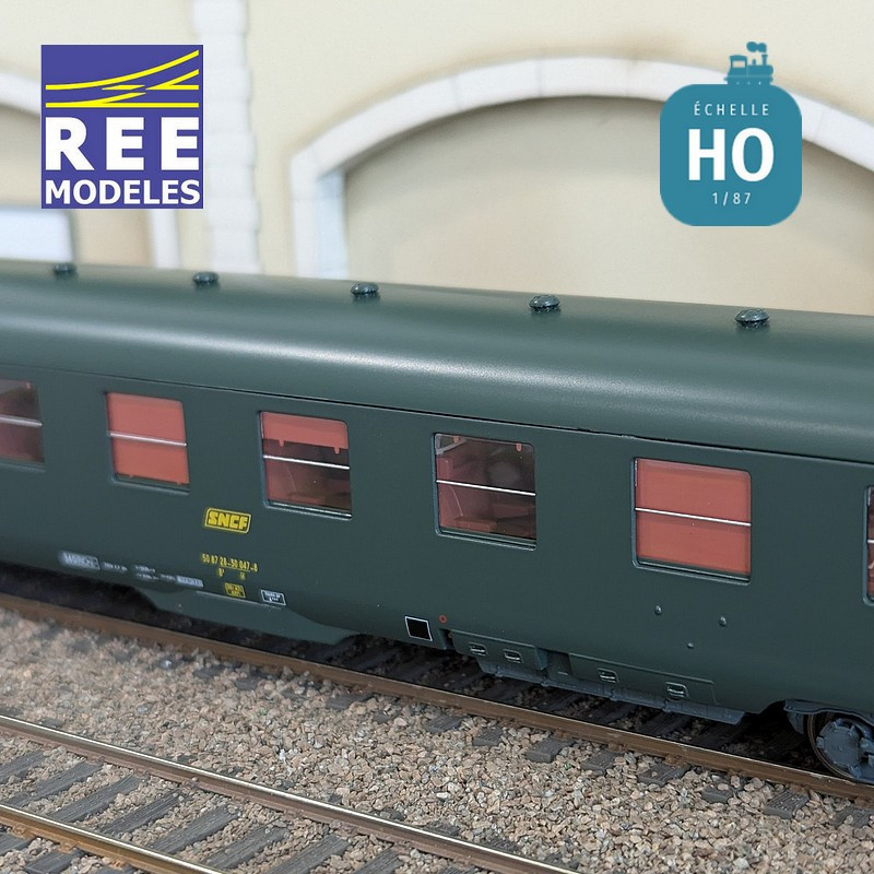 Voiture DEV AO Courte B8 ex-A8 U53 vert SNCF EP IV HO REE VB-395 - Maketis